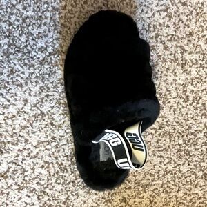 Black UGG fluff slide